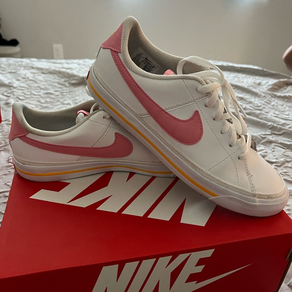 Nike Court Legacy sneakers!!